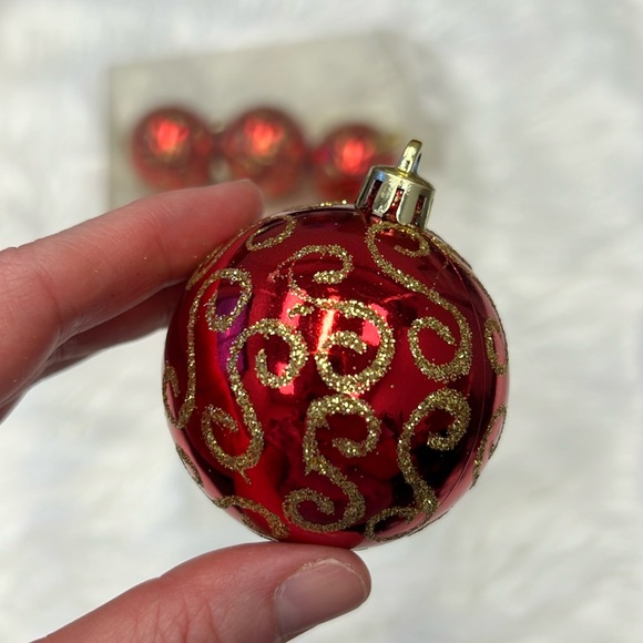 ๐ Must Bundle ๐ Red and Gold Holiday Ornaments (Set of 6) - Picture 2 of 10